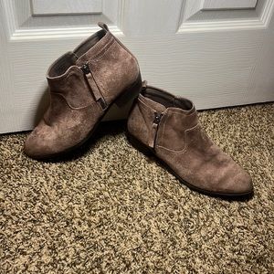 Tan size 10 bootie.